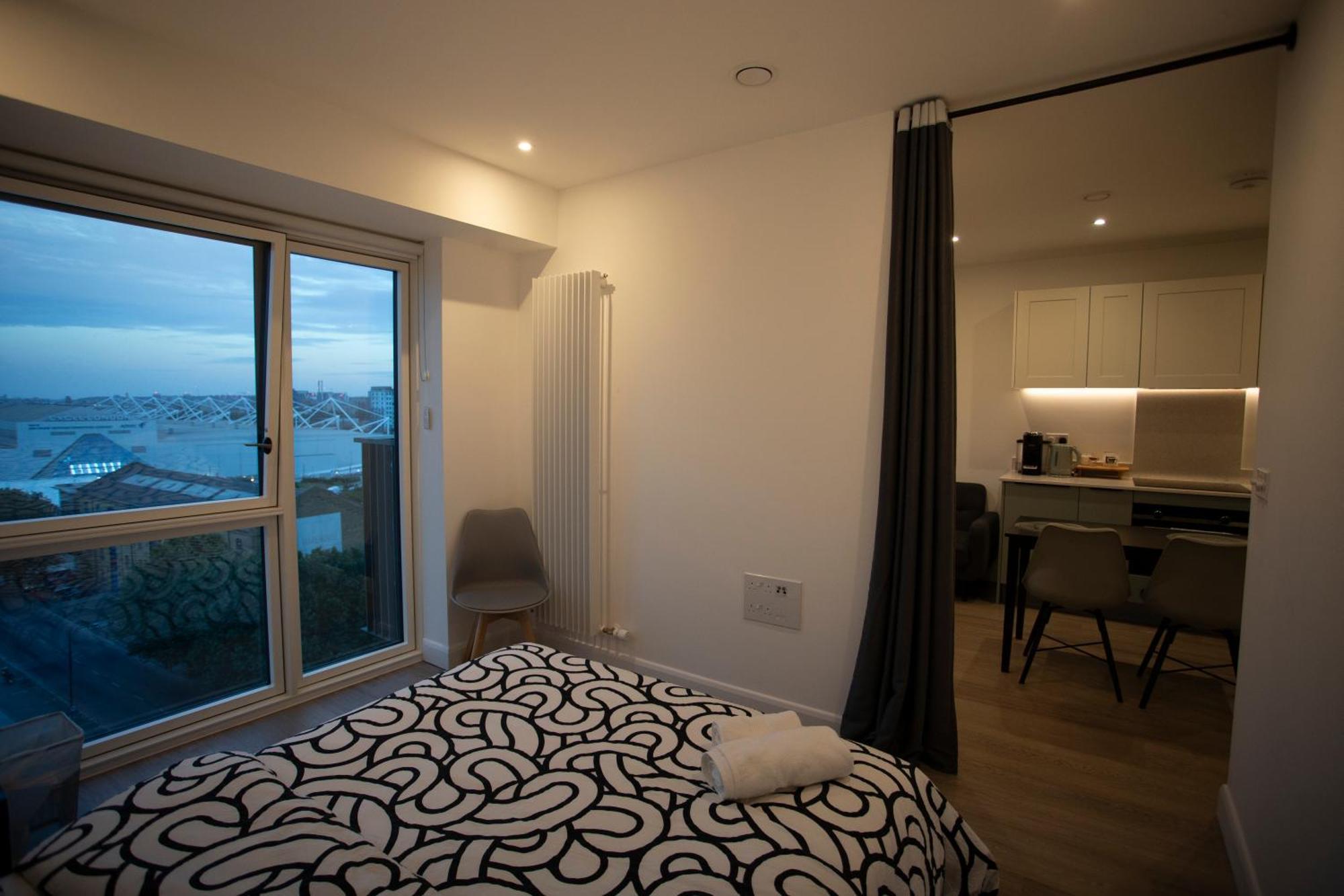 Modern Gem Near Excel & O2 Arena Balcony! * Londra