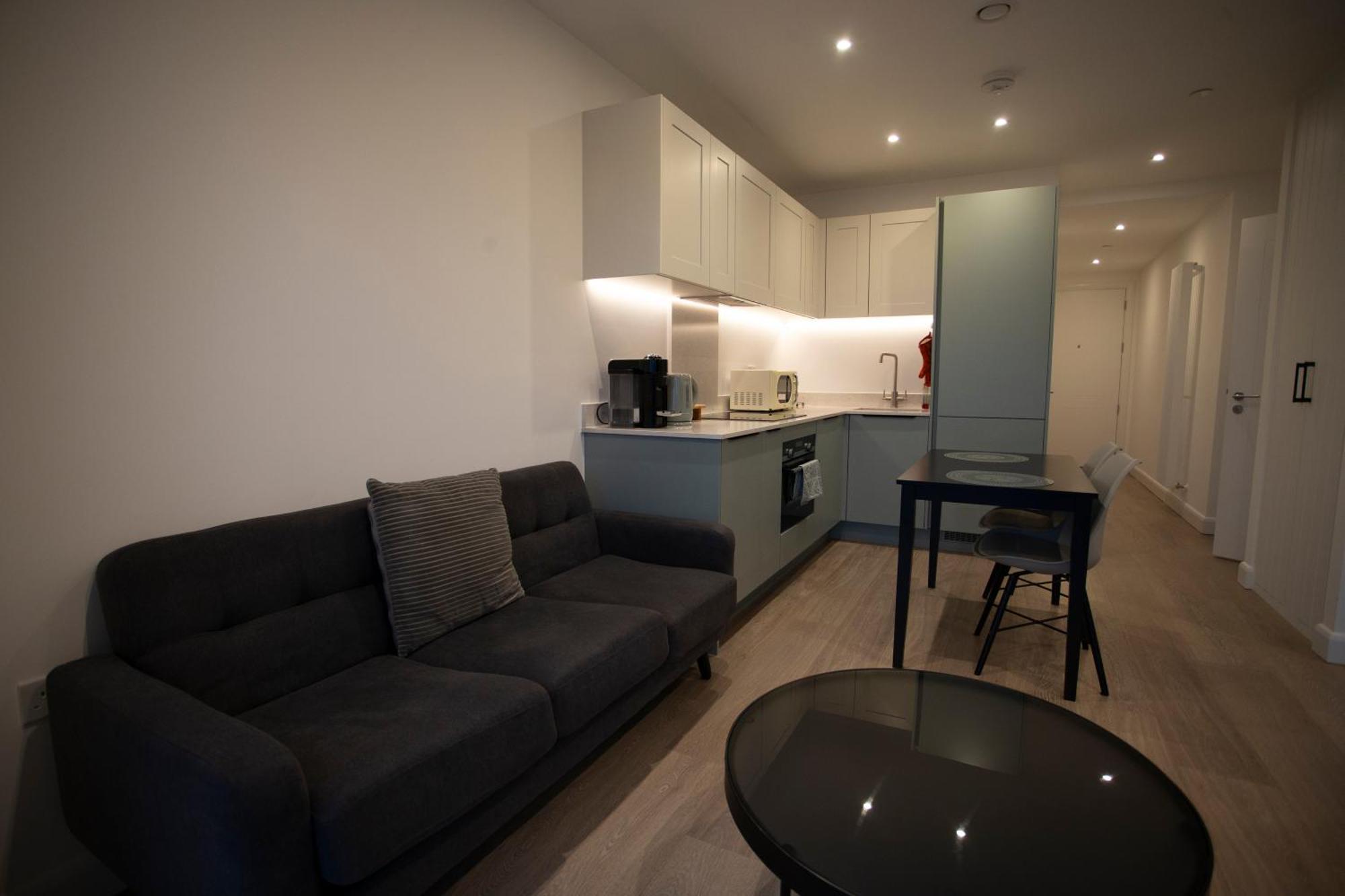Modern Gem Near Excel & O2 Arena Balcony! Apartament