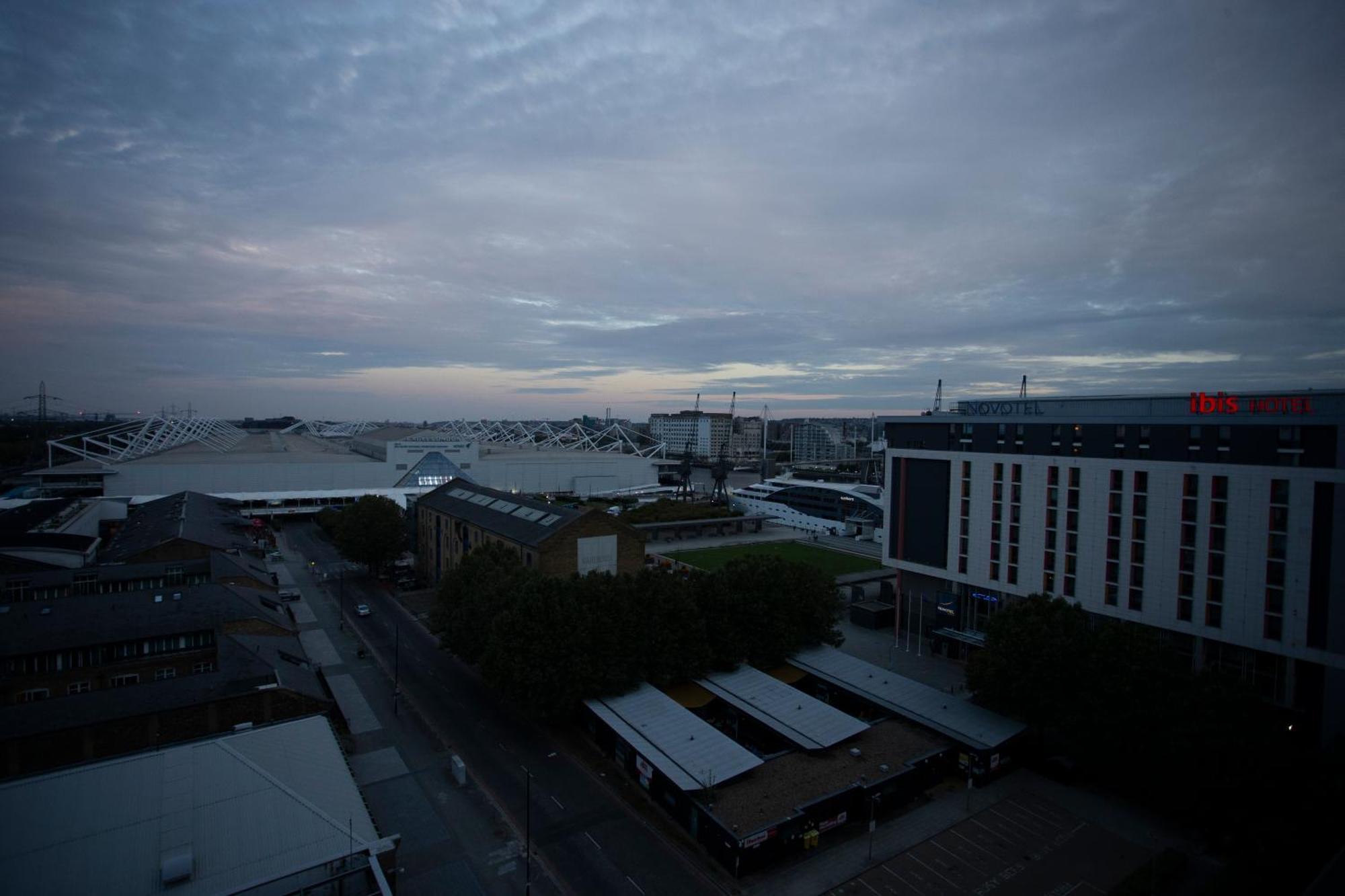 Apartament Modern Gem Near Excel & O2 Arena Balcony! Londra