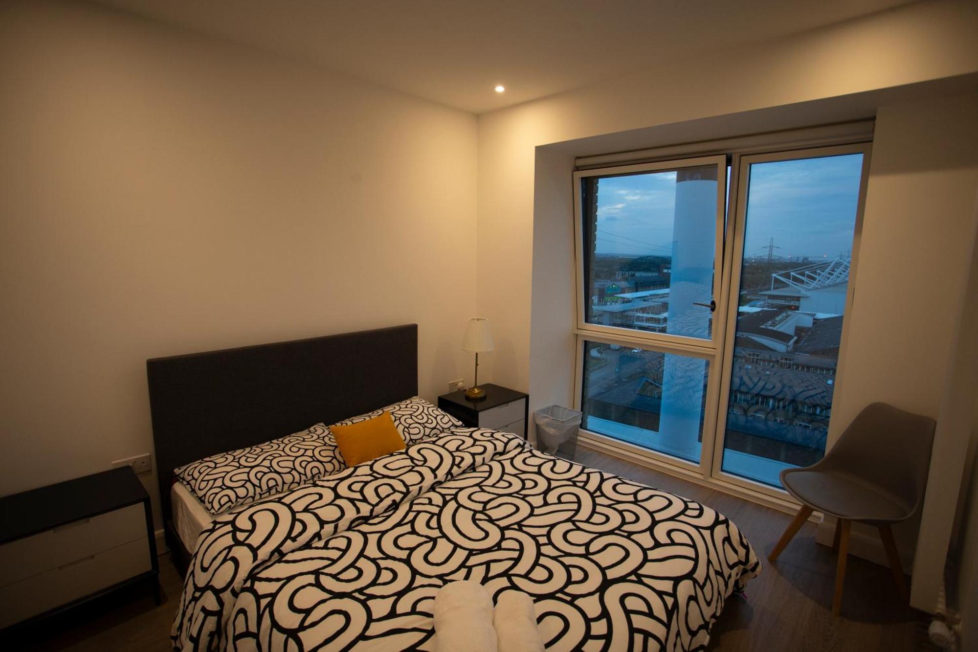 Modern Gem Near Excel & O2 Arena Balcony! * Londra